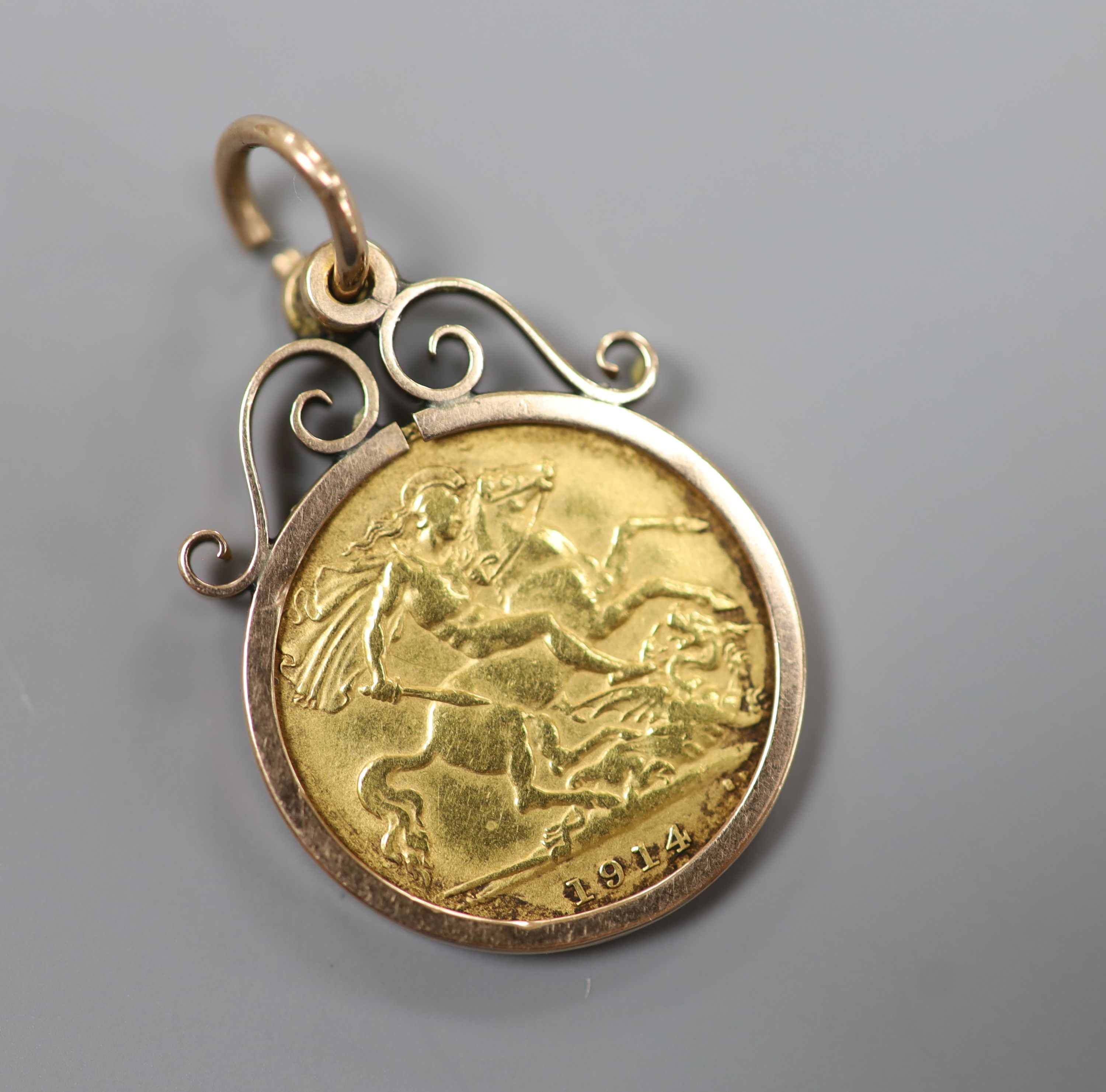 A 1914 gold half sovereign in a yellow metal pendant mount